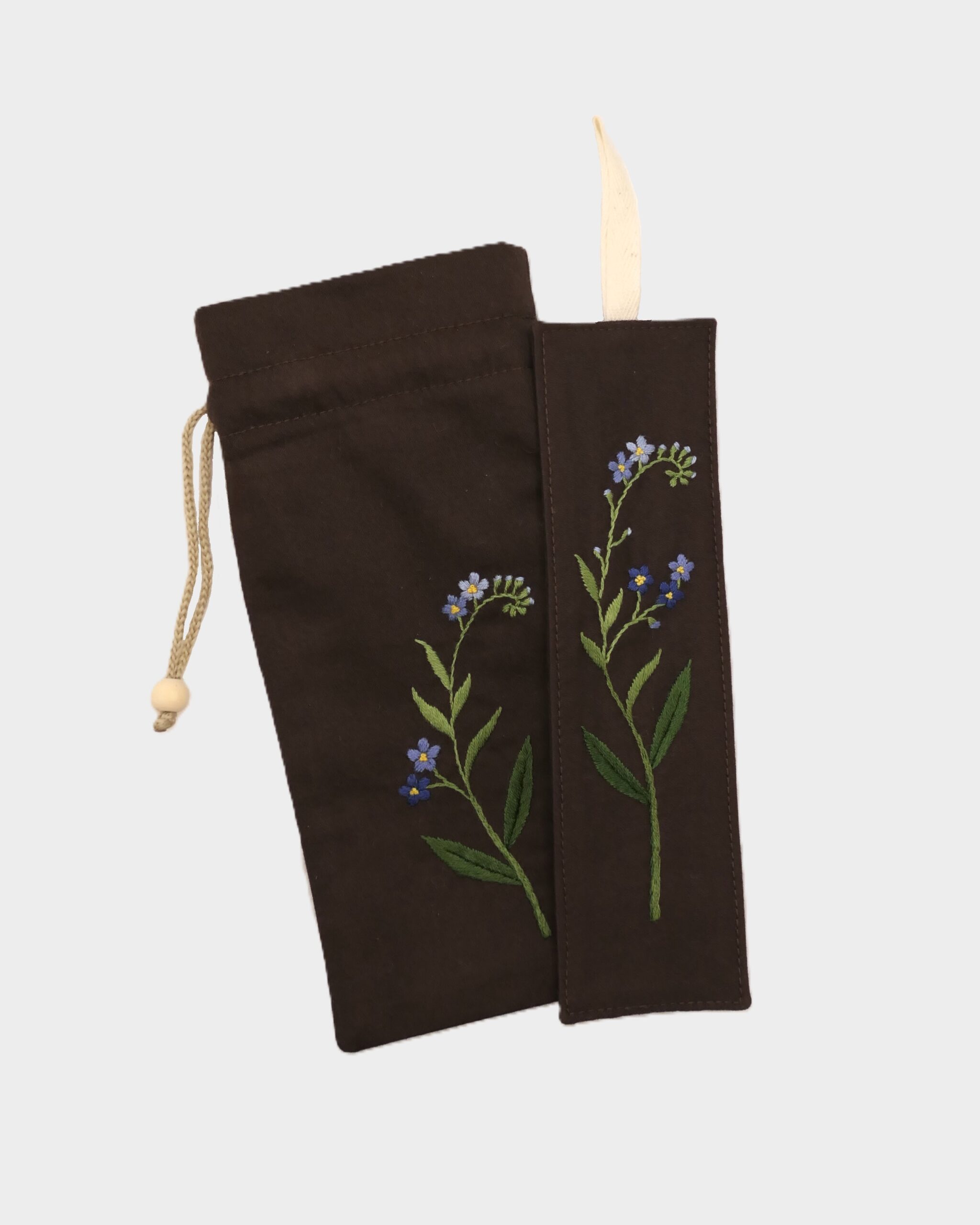 Haftowany zestaw prezentowy z niezapominajką