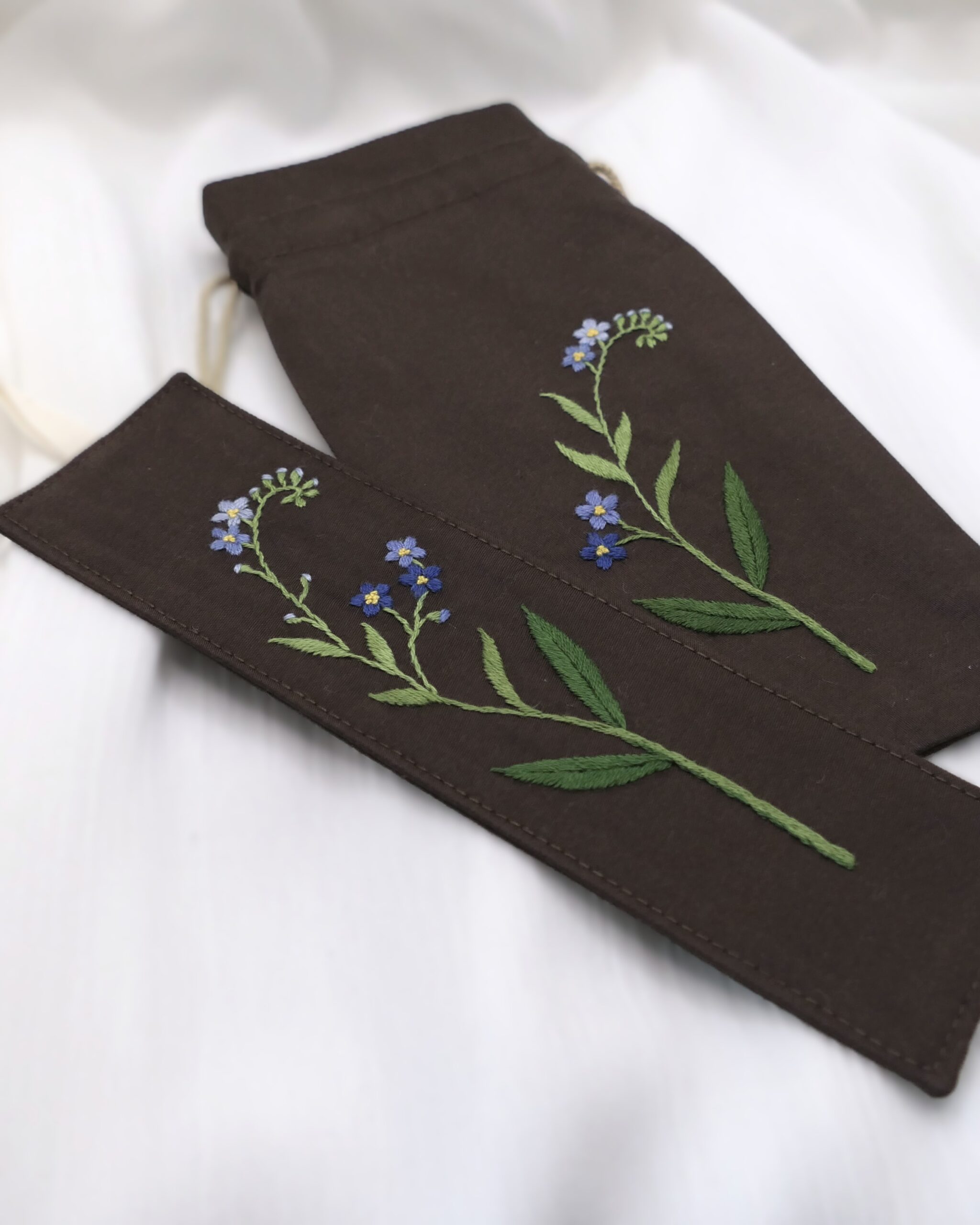 Haftowany zestaw prezentowy z niezapominajką - obrazek 3