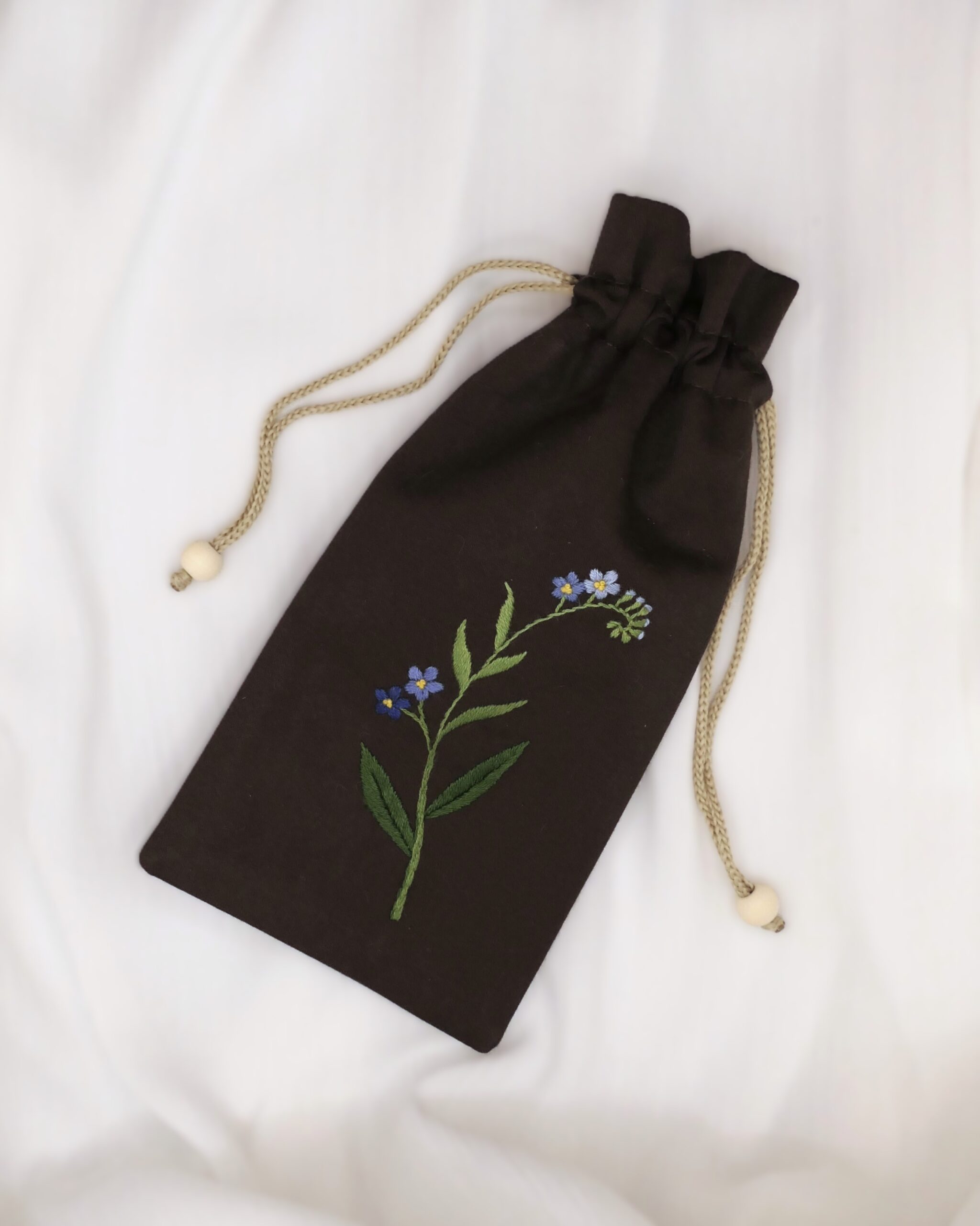 Haftowany zestaw prezentowy z niezapominajką - obrazek 2