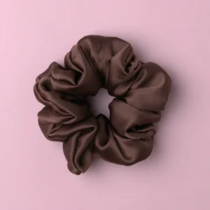 Jedwabna scrunchie do włosów brązowa