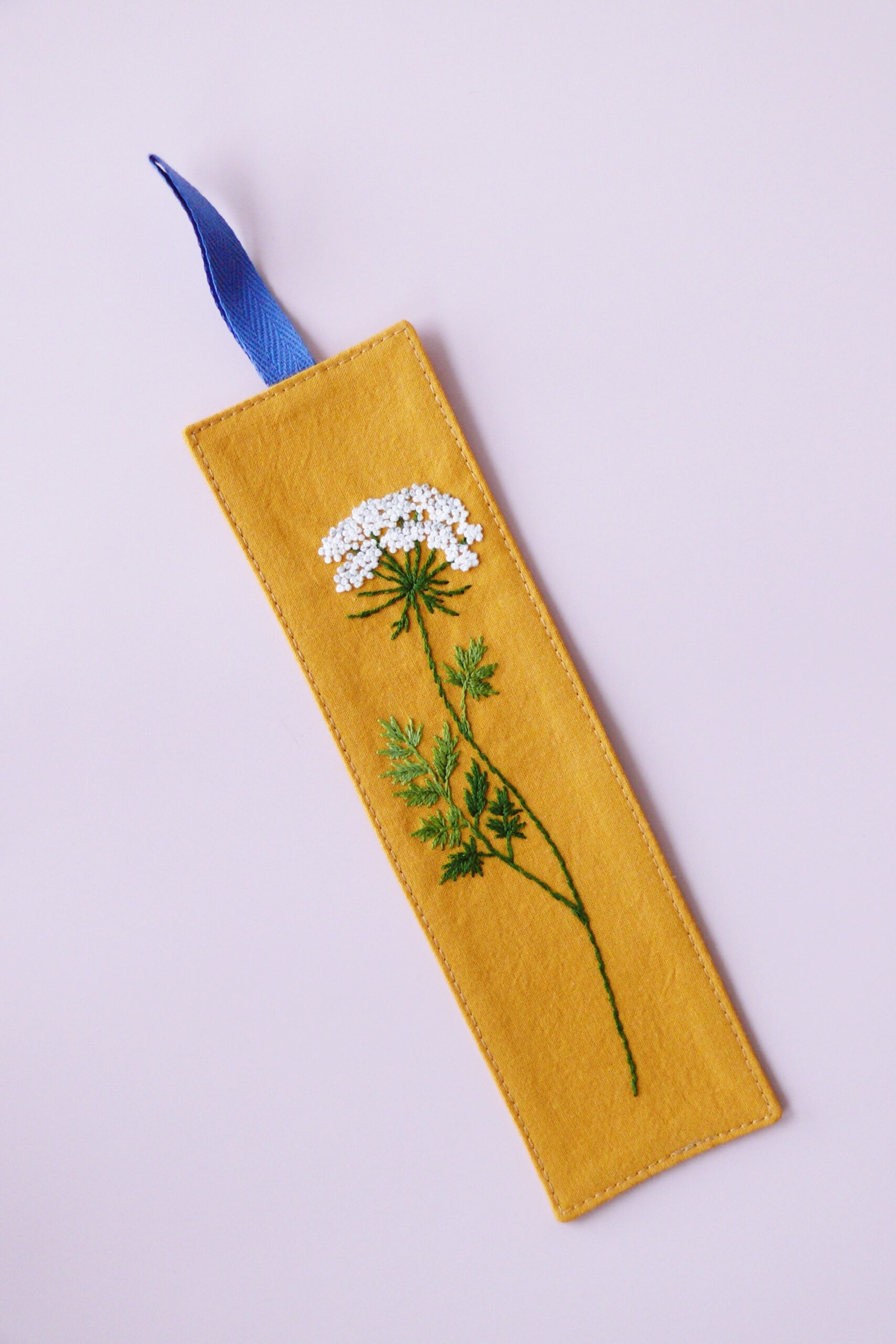 Haftowana zakładka do książki musztardowa ze szczwołem - obrazek 3