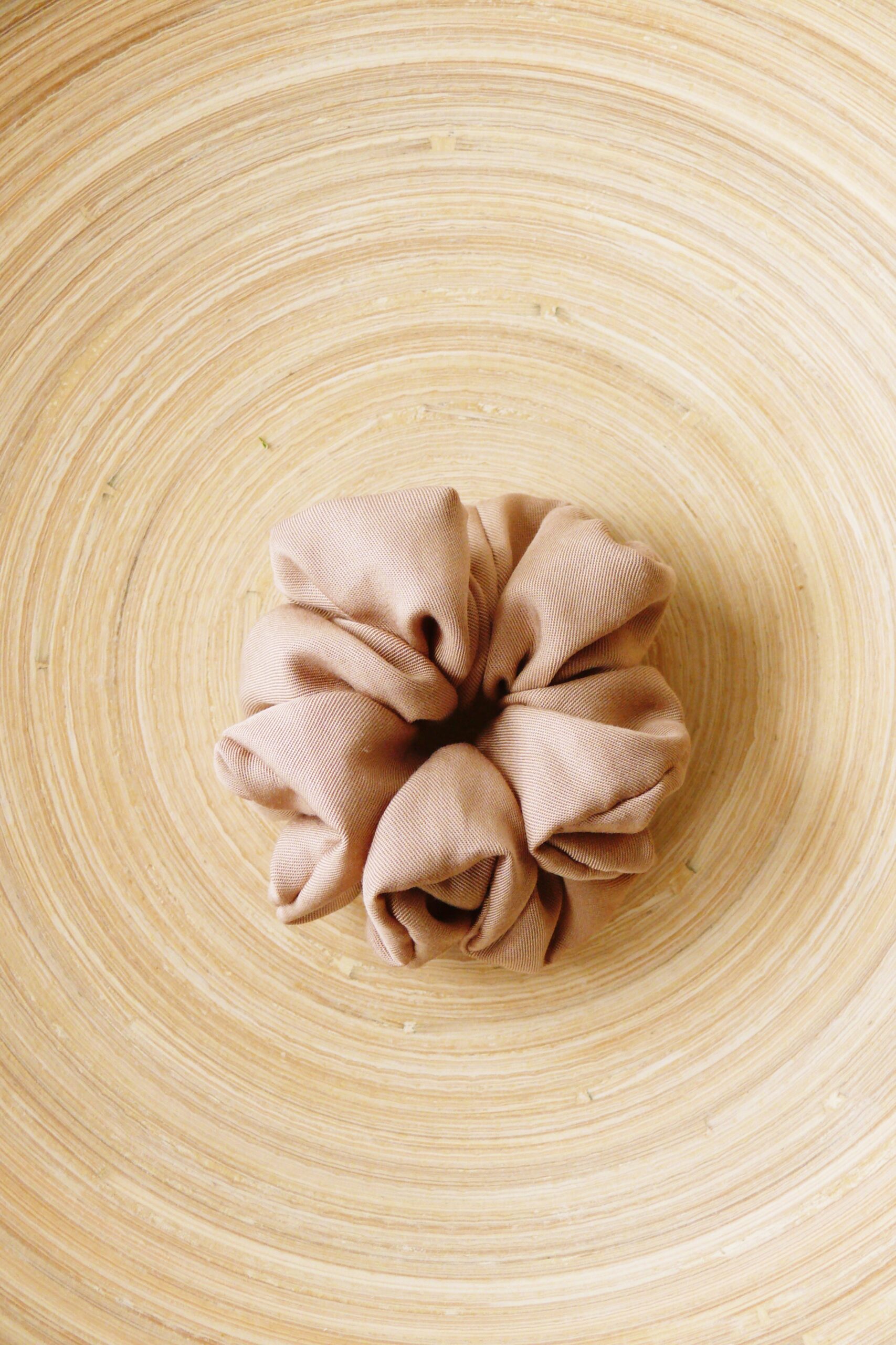 Scrunchie z tencelu beżowa - obrazek 2