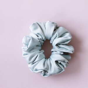 Scrunchie z satyny bawełnianej błękitna