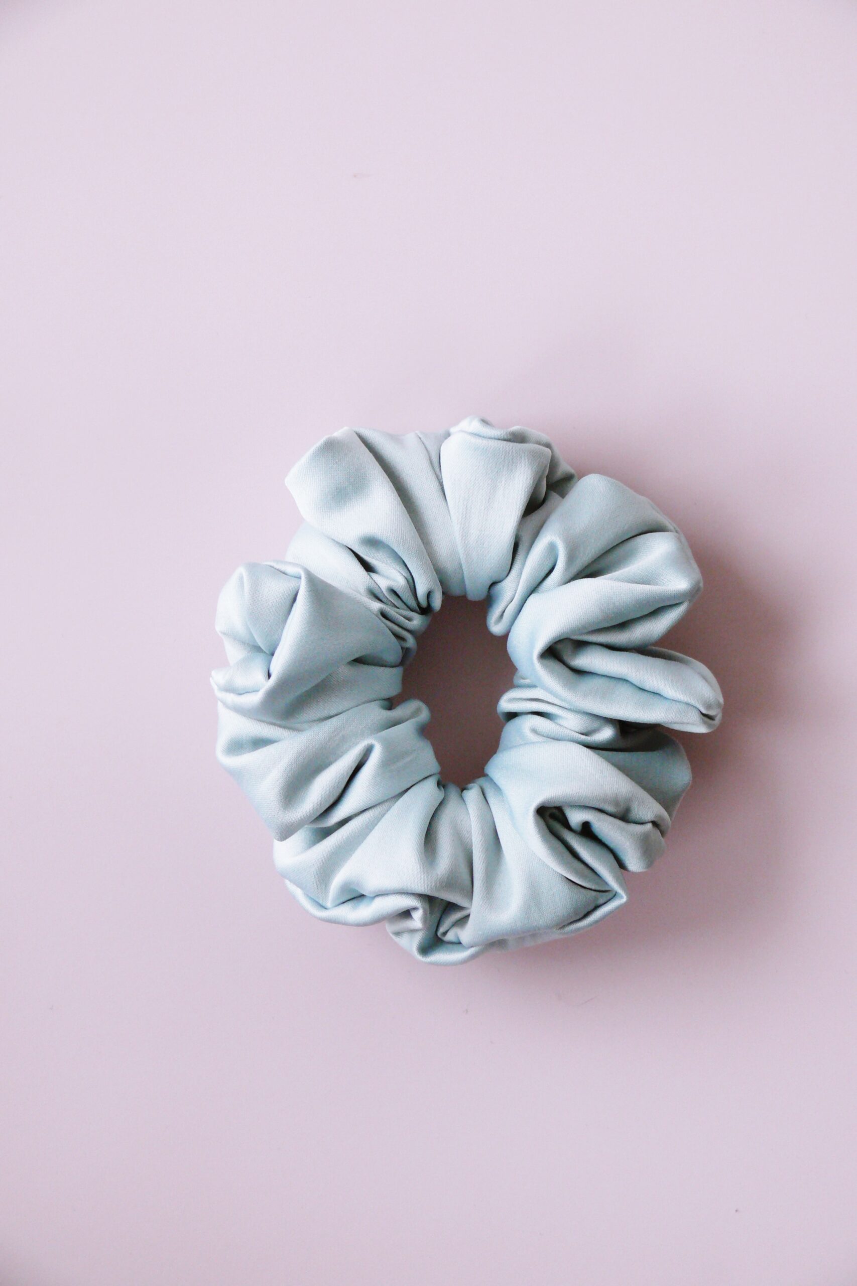 Scrunchie z satyny bawełnianej błękitna