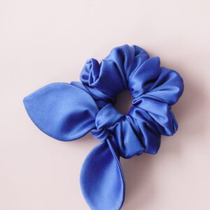 Scrunchie satynowa z uszkami szafirowa