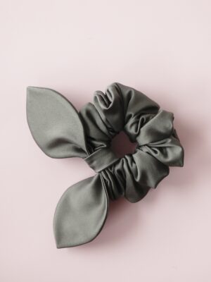 scrunchie satynowa khaki