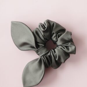 scrunchie satynowa khaki