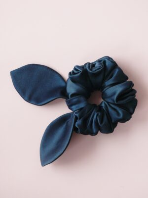 Scrunchie satynowa z uszkami granatowy