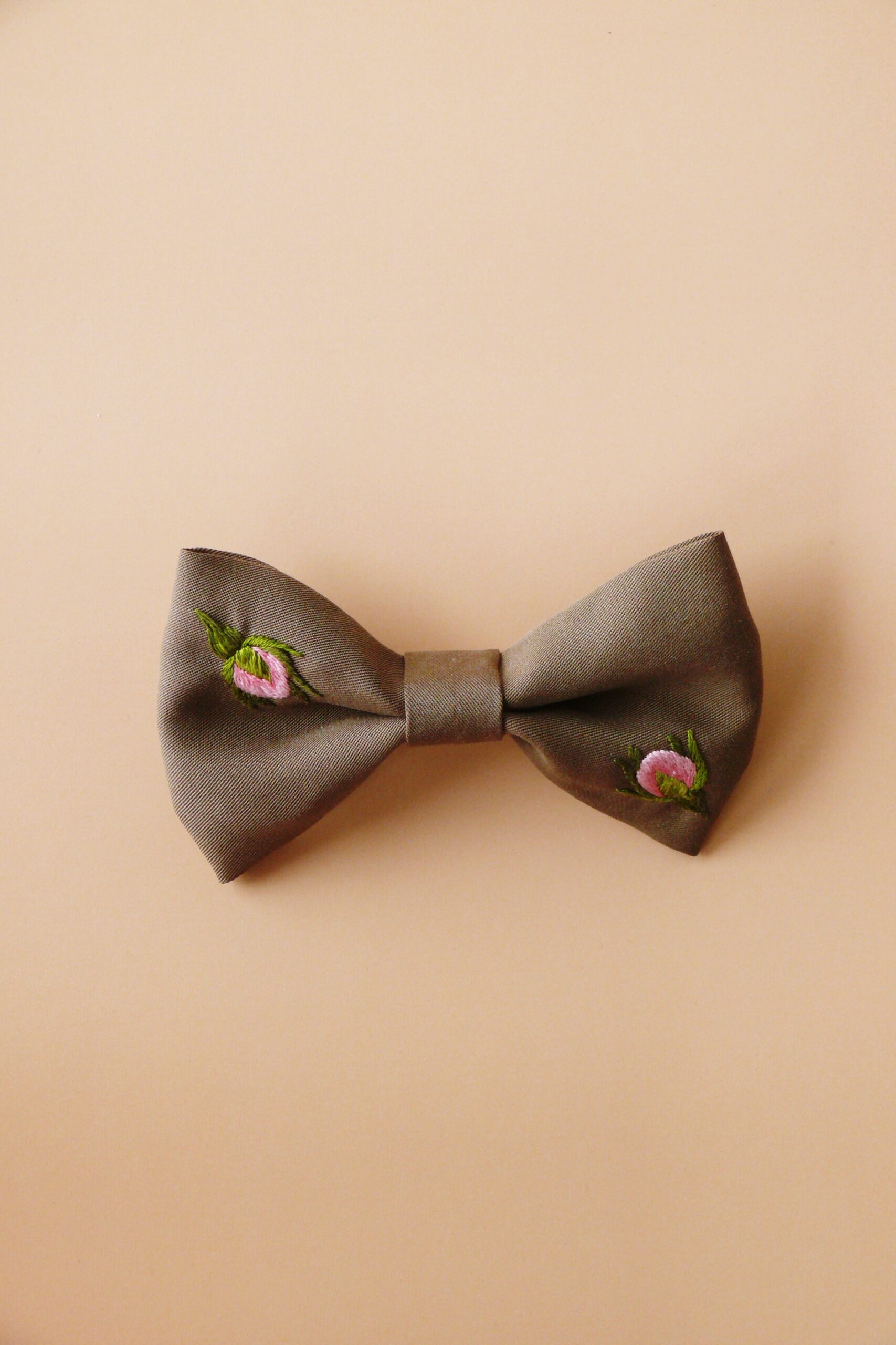 Spinka do włosów z kokardą z tencelu w kolorze khaki