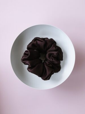 Scrunchie z satyny fiolet