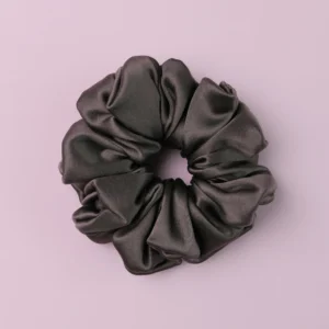 scrunchie z satyny ciemny beż