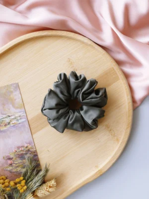 scrunchie z satyny khaki