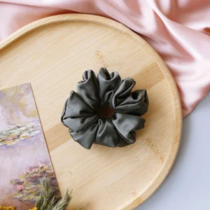 scrunchie z satyny khaki
