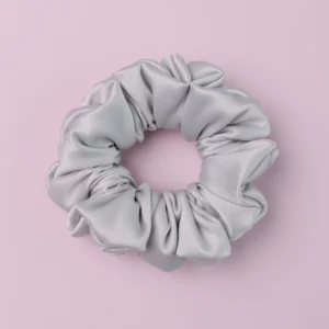 scrunchie z satyny szara jasna