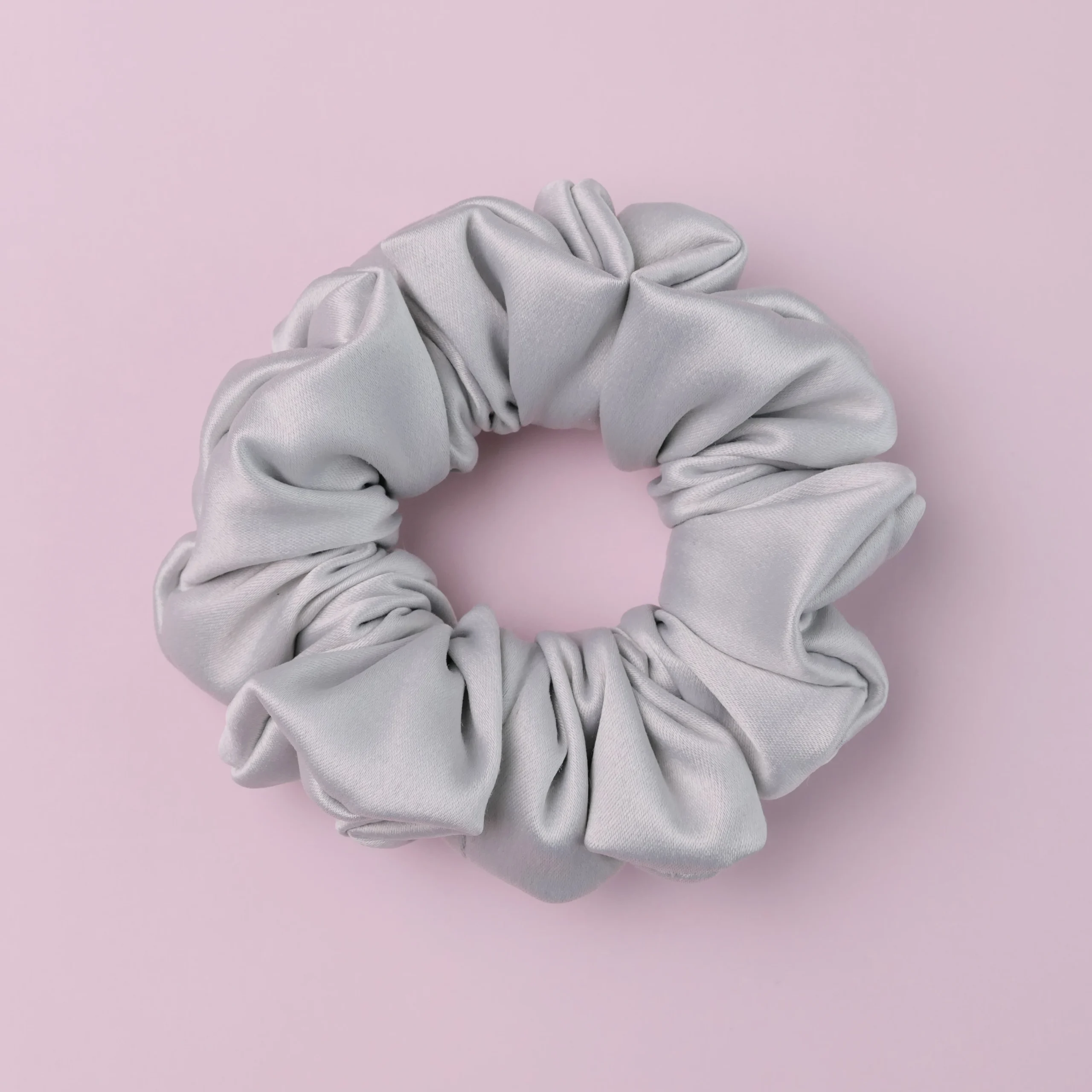 scrunchie z satyny szara jasna