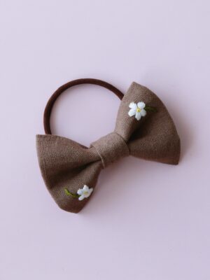 lniana kokarda do włosów na gumce