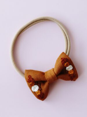 Lniana haftowana opaska bezuciskowa dla dziewczynki