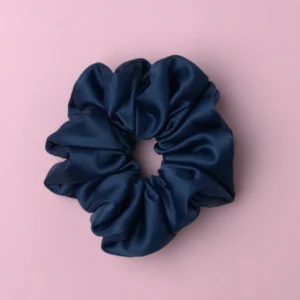 satynowa scrunchie ciemny niebieski