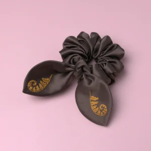 scrunchie z uszkami z haftem