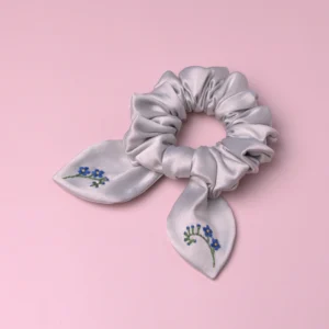 Scrunchie z haftowanymi uszkami szara