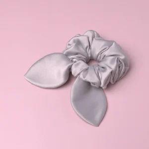 Scrunchie satynowa z uszkami szara perłowa