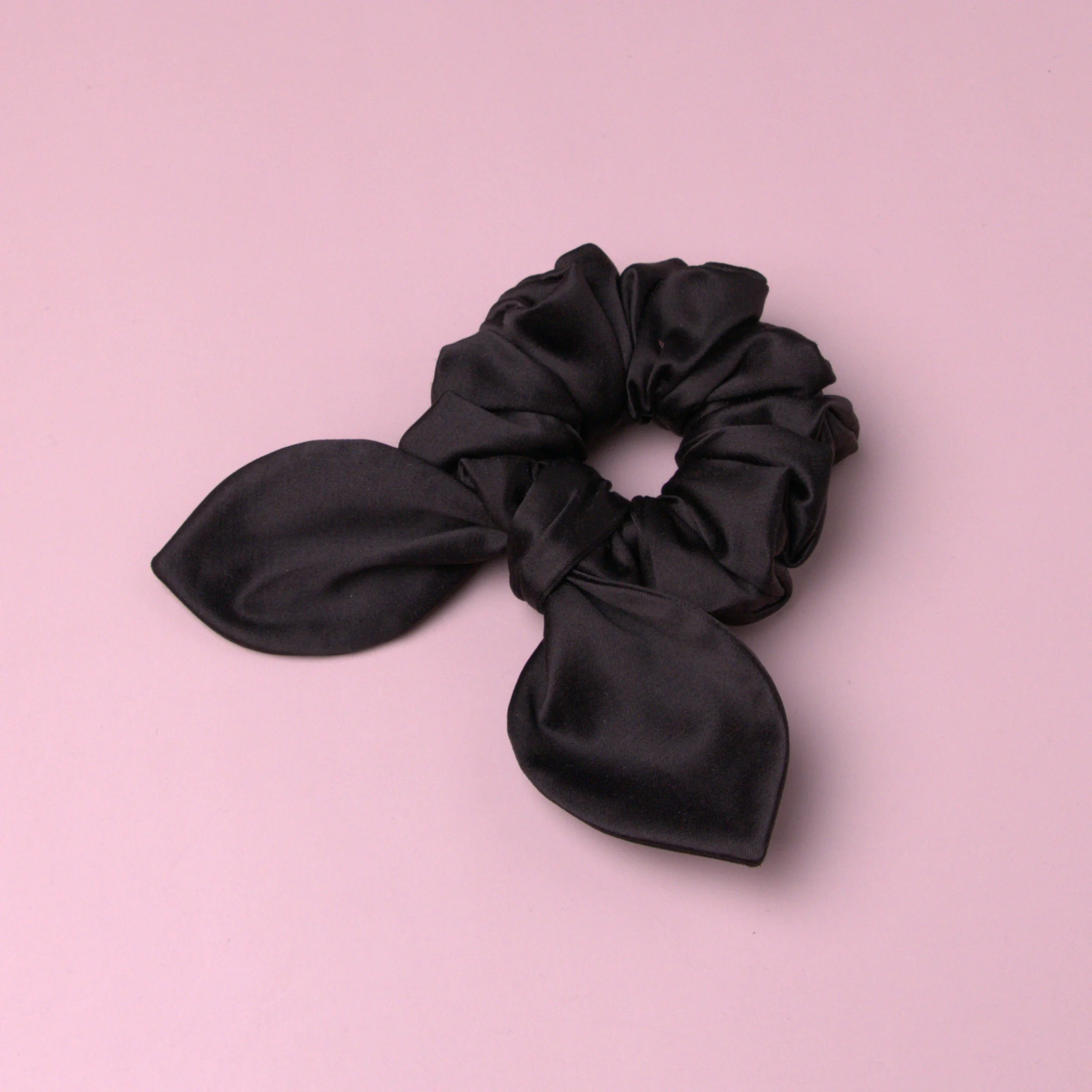 Scrunchie satynowa z uszkami brązowa